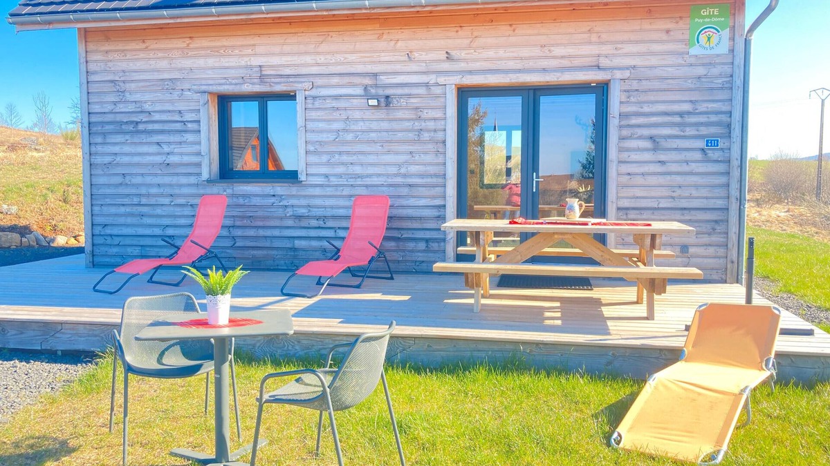 Saint-Genes-Champespe Ski Chalet | Chalet 'Artense Lodge' with Mountain View, Wi-Fi and Air Conditioning