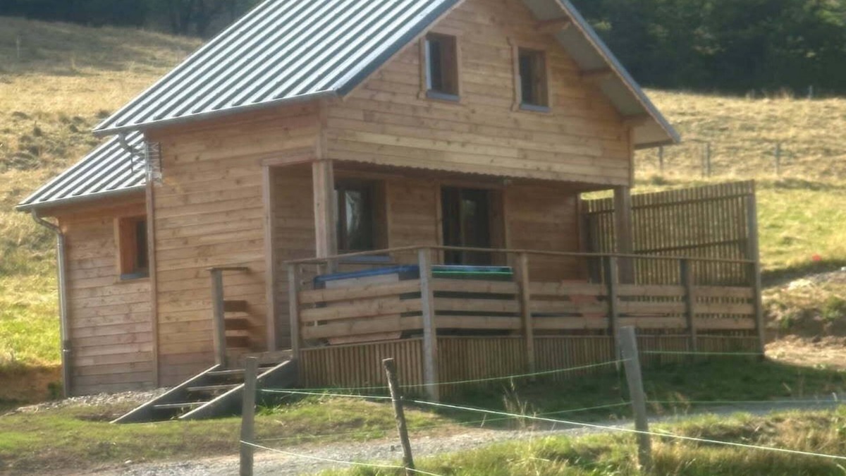 Le Claux Ski Chalet | Chalet at the foot of Puy Mary with jacuzzi