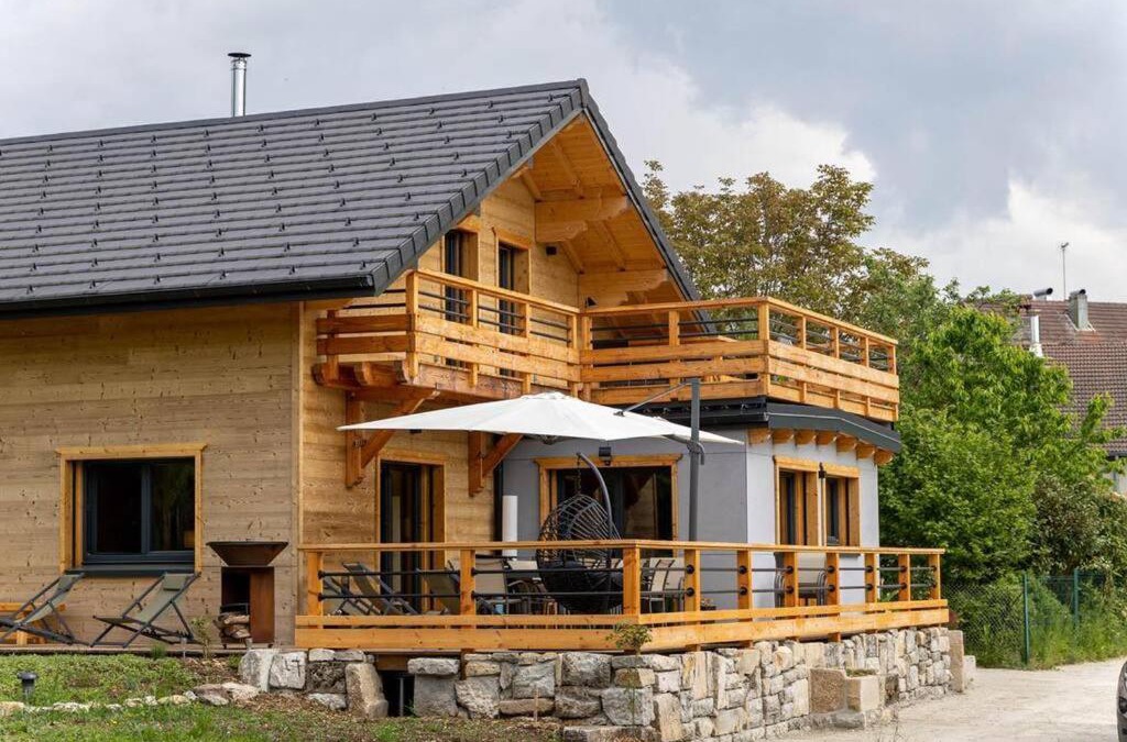 Saint-Maurice-Crillat Ski Chalet | Chalet au coeur du Jura à 5min de la plage de Clairvaux