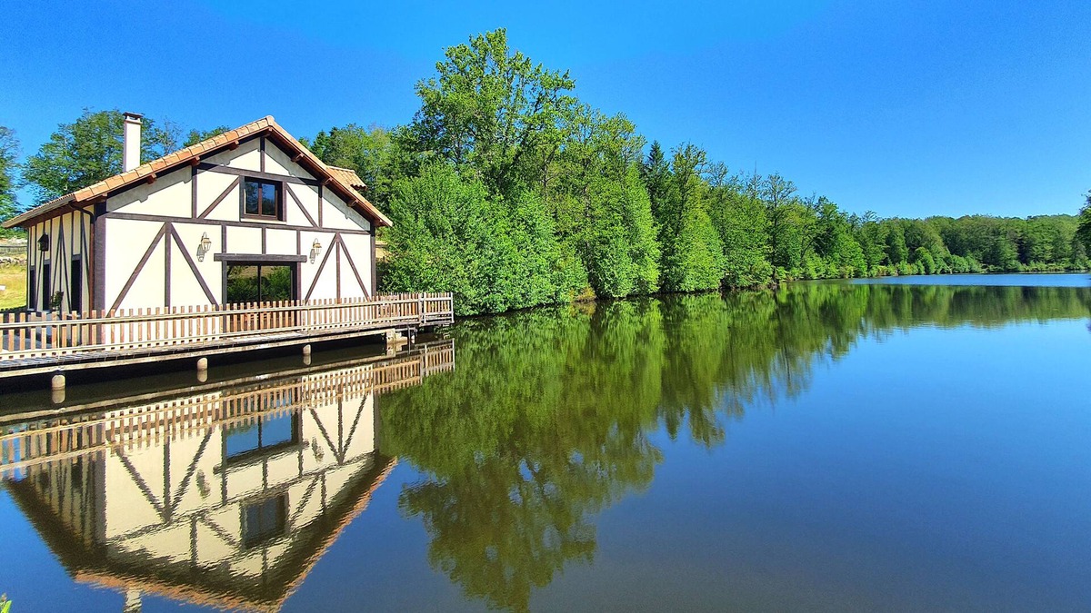 Saint-Estephe Ski Chalet | Chalet avec Terrasse sur Étang de pêche privé à Saint-Estèphe en Périgord