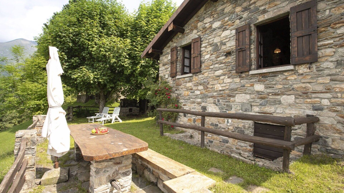 Peglio Apartment | Chalet Bodone, Lovely Private House By Halldis