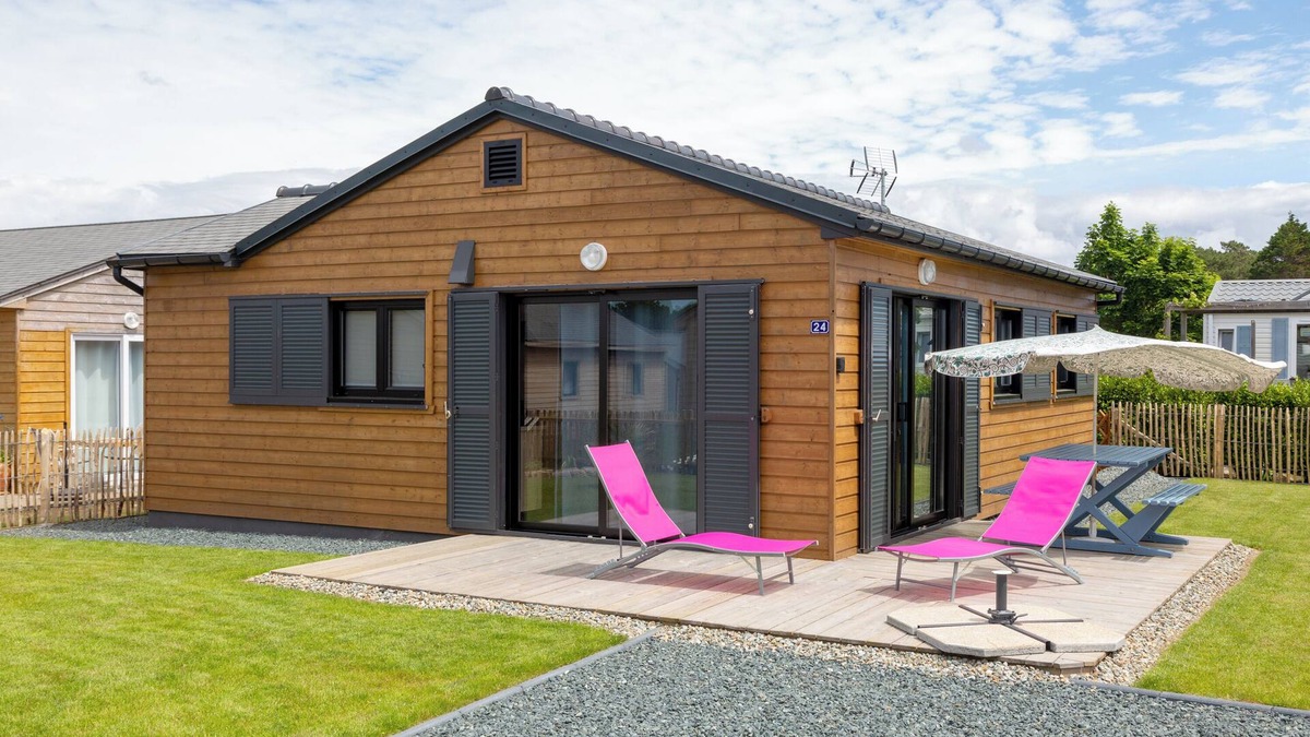 Plobannalec-Lesconil Ski Chalet | Chalet 'Bois À 2kms De La Plage' with Private Terrace and Private Garden