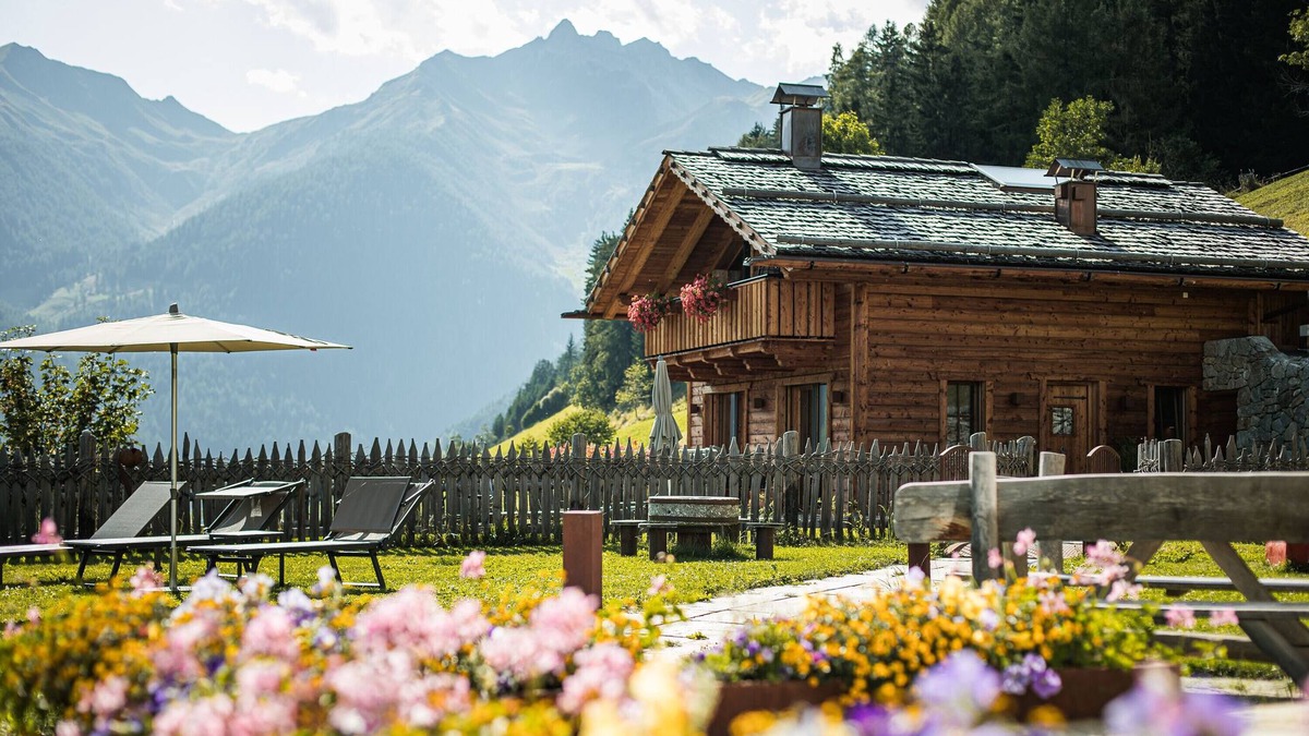 Valle Aurina Ski Chalet | Chalet 'Brunegg' with Mountain View, Wi-Fi and Air Conditioning