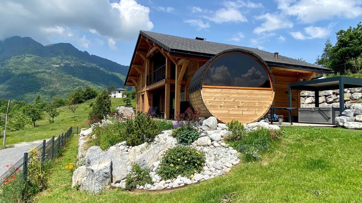 Thyez Ski Chalet | Chalet 'Cœur De Mélèze' with Mountain View, Private Terrace and Wi-Fi
