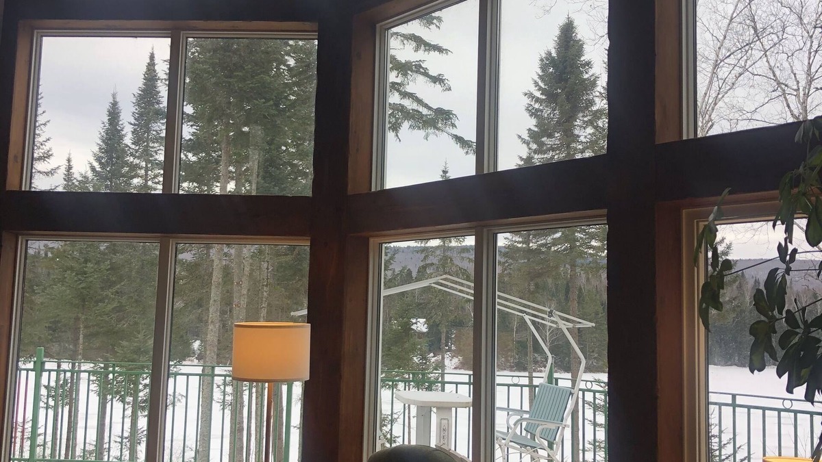 Saint Donat Cabin | Chalet Paisible au Bord du lac en Plein Coeur de la Nature sur un Domaine Boisé