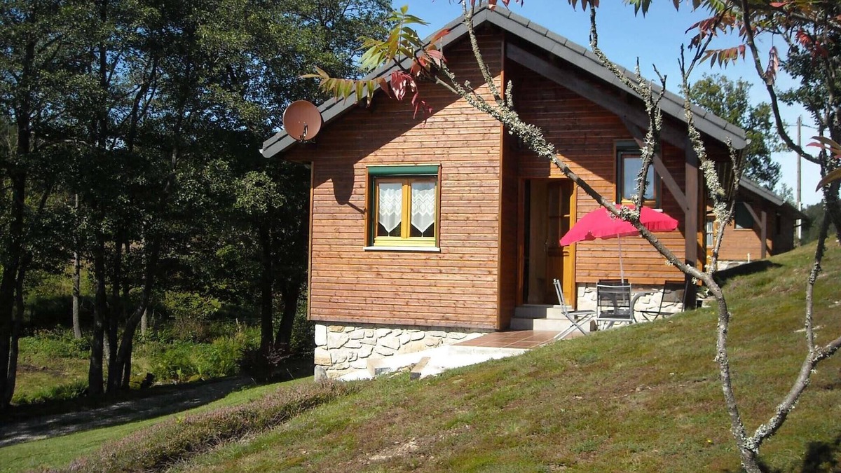 Saint-Genes-Champespe Ski Chalet | Chalet Chêne in the heart of the Parc des Volcans, close to the Sancy massif