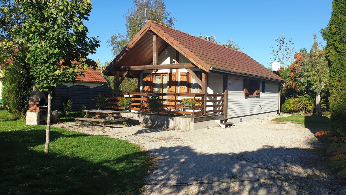 Doucier Ski Chalet | Chalet-Comfort-Wet room-Garden view-clévacances 3 clés