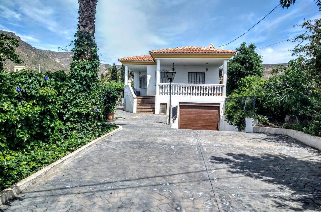 Nijar House | Chalet con piscina en Níjar