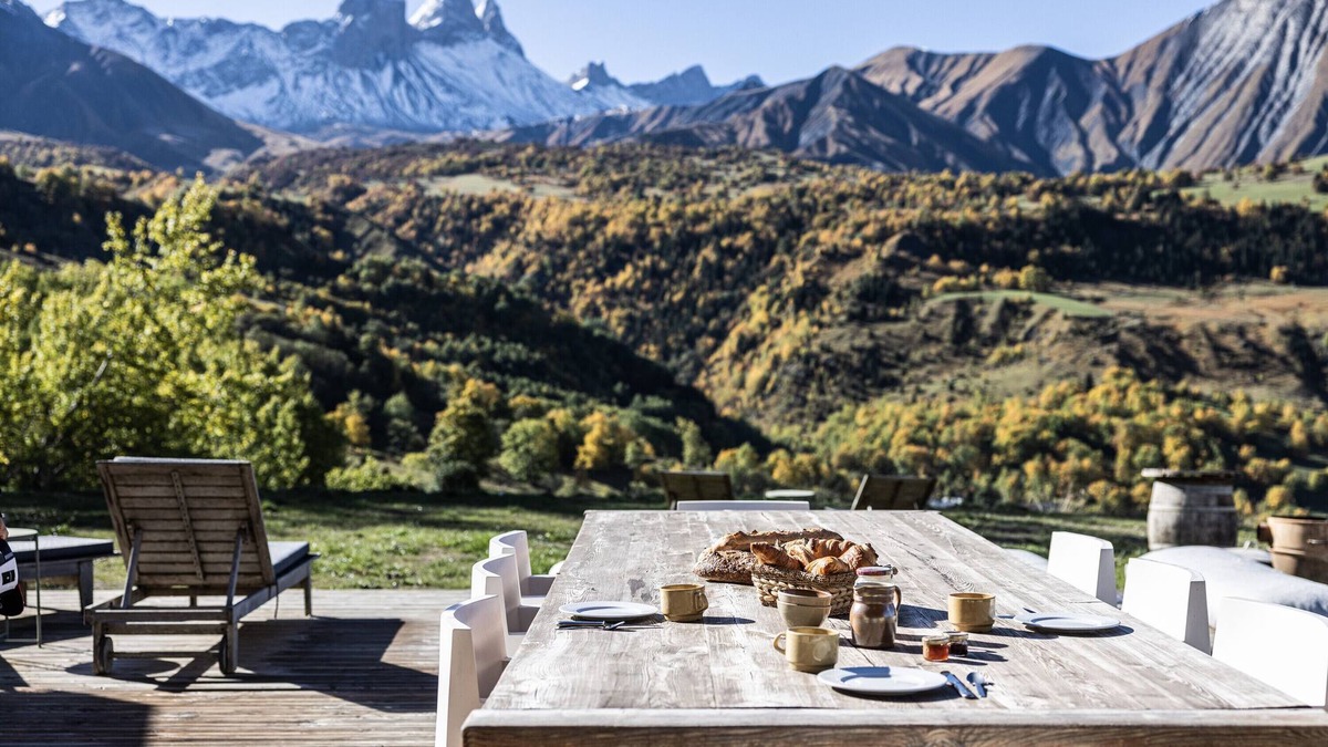 Albiez-Montrond Ski Chalet | Chalet d’Albiez, a 360° Mountain View with Panoramic Terrace
