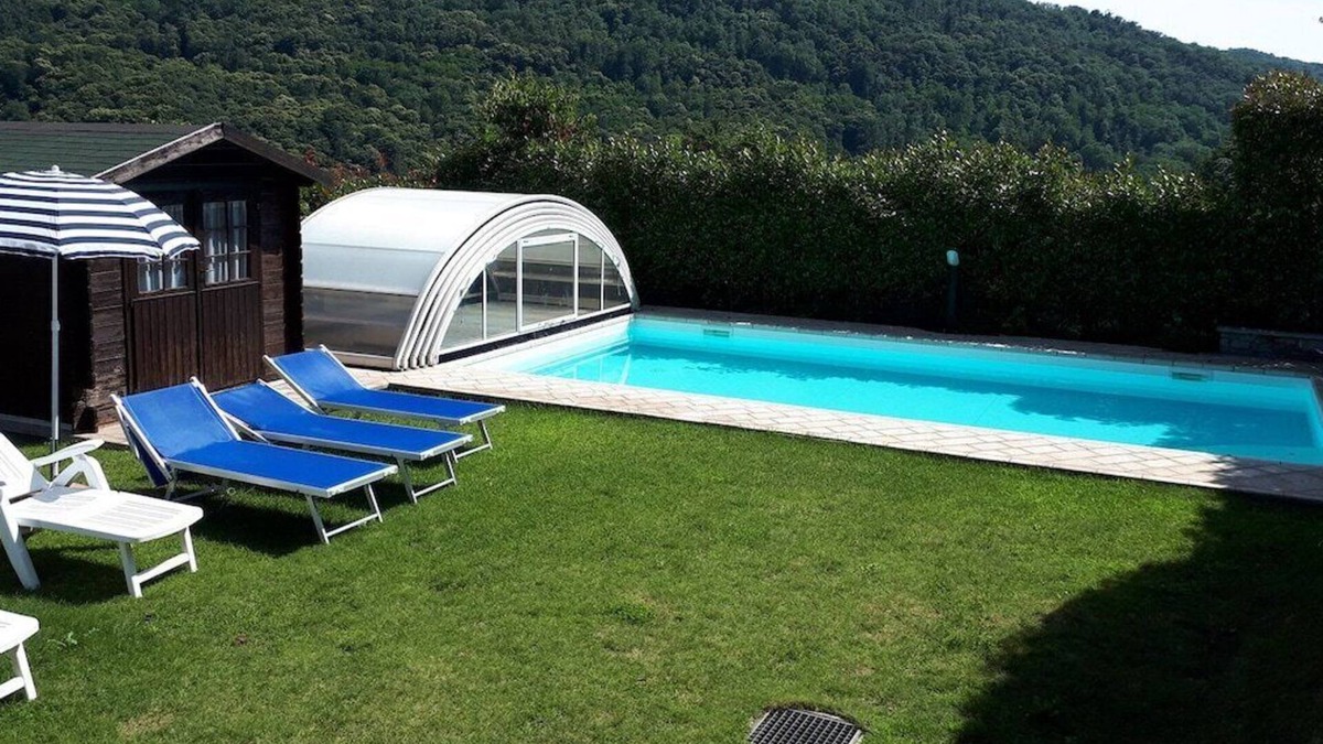 Nebbiuno House | Chalet Dania with garden, pool and lake view