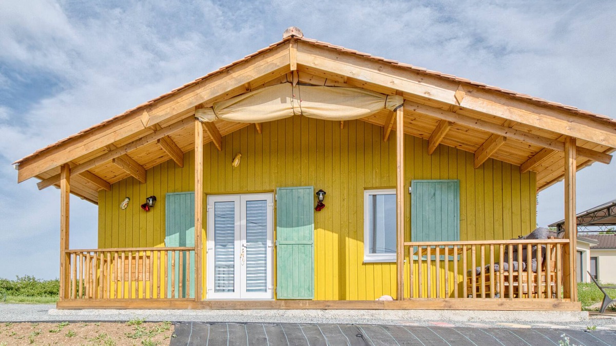 Thenac Ski Chalet | Chalet 'De Campagne En Dordogne' with Private Terrace and Private Garden