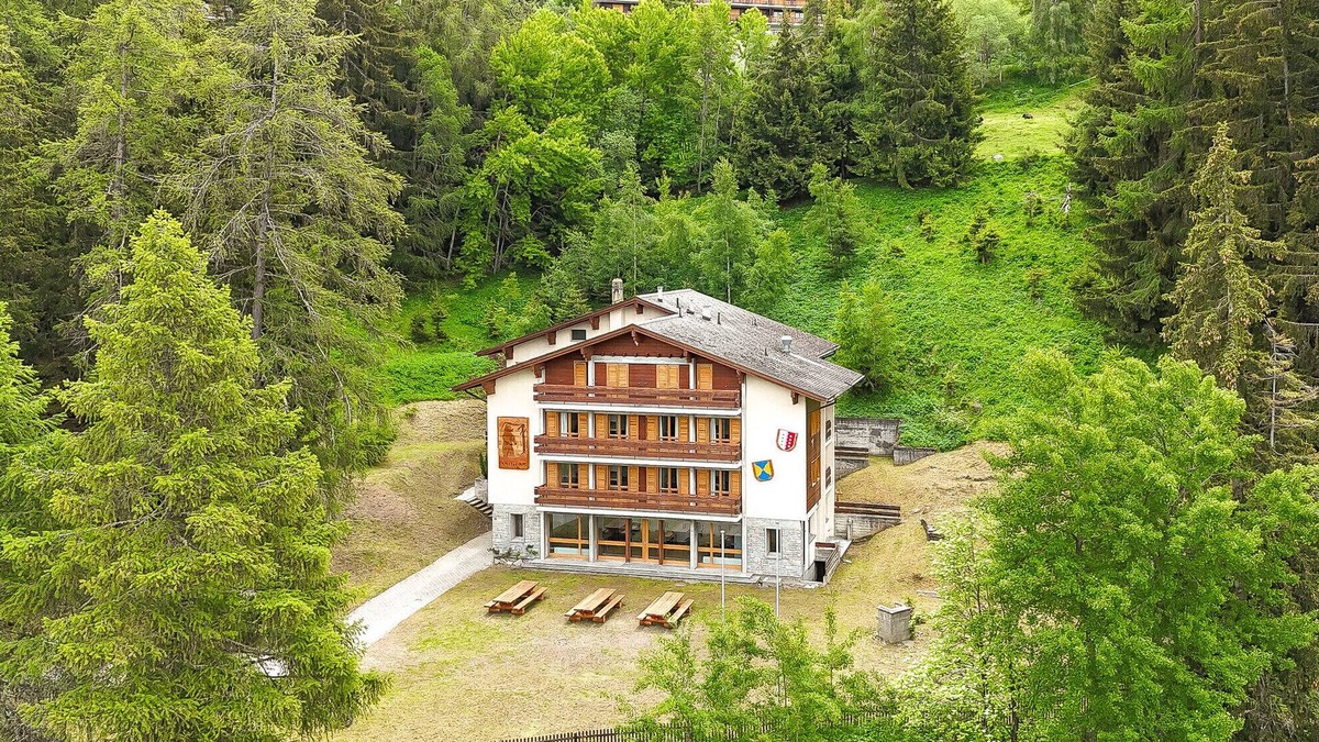 Les Mayens-de-Sion Ski Chalet | Chalet de l'Ours AUTHENTIC & NATURE 66 pers,