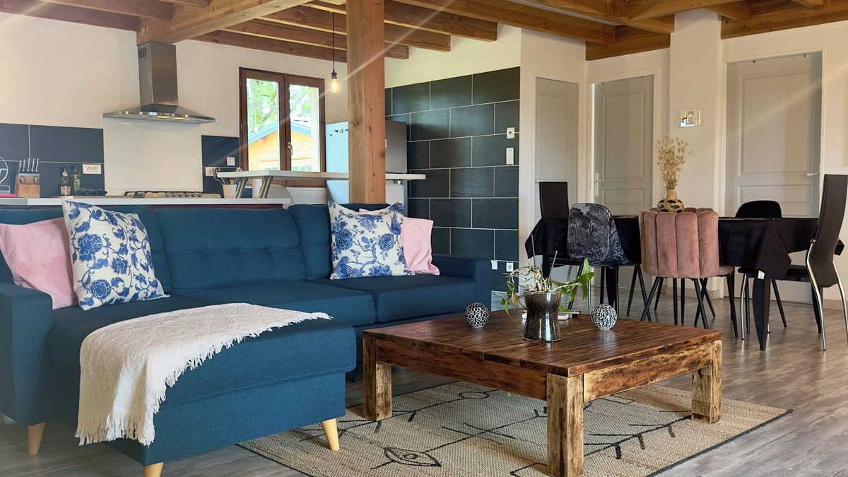 Turenne Ski Chalet | Chalet de Russac - 6 personnes - Jardin clôturé avec terrasse aménagée