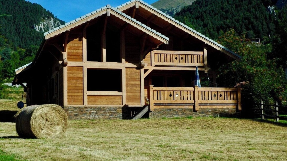 Saint-Dalmas Ski Chalet | Chalet des Sources
