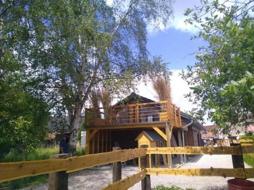 Hasnon House | Chalet en bois indépendant, calme dans village, parking privé - FR-1-510-121