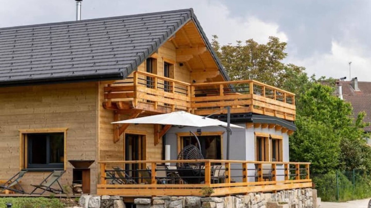 Saint-Maurice-Crillat Ski Chalet | Chalet en Bois au Cœur du Jura