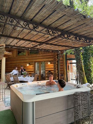 Montmurat Ski Chalet | CHALET EN RONDINS AVEC SPA - 5 personnes