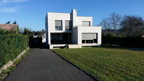 Distrito Rural Este House | Chalet en Somió con finca independiente