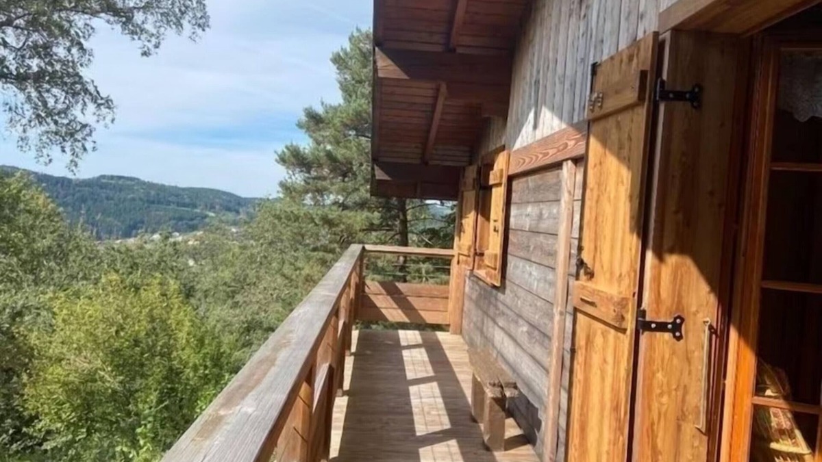 Le Tholy Ski Chalet | Chalet "Entierement Rénové au Calme" with Mountain View, Private Terrace & Wi-Fi