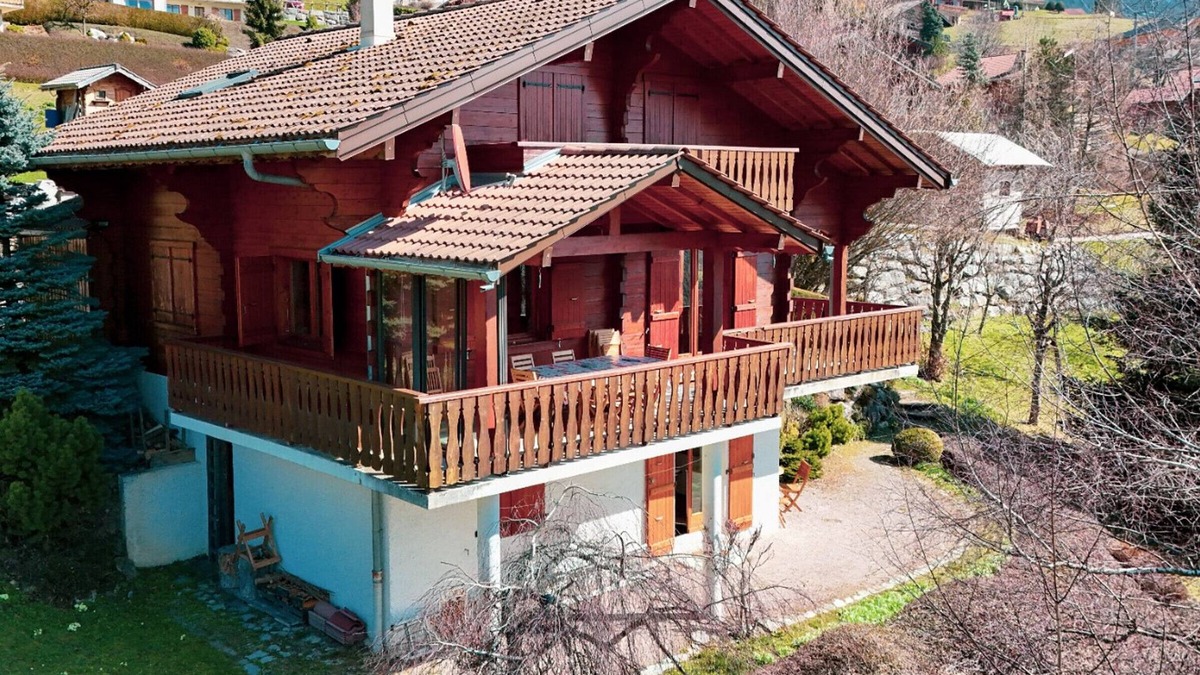 Bernex Ski Chalet | Chalet for 16, 4km from slopes, Wifi, Parking