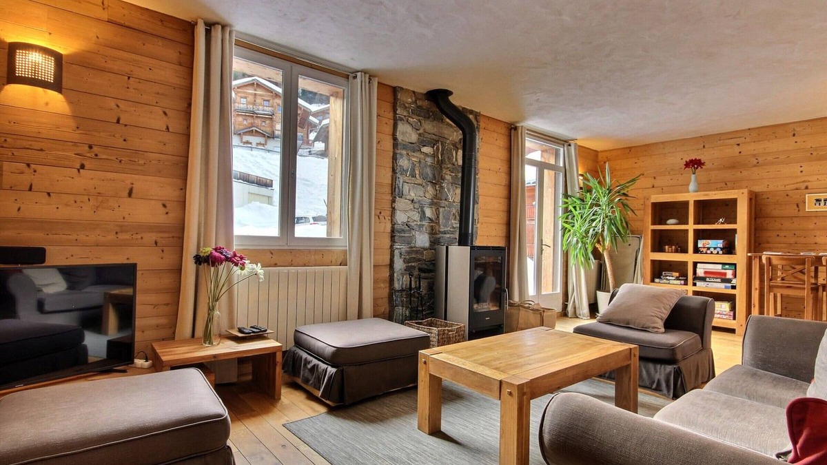 La Roche Ski Chalet | Chalet for 12 with sauna, jacuzzi, wifi, parking, pets allowed