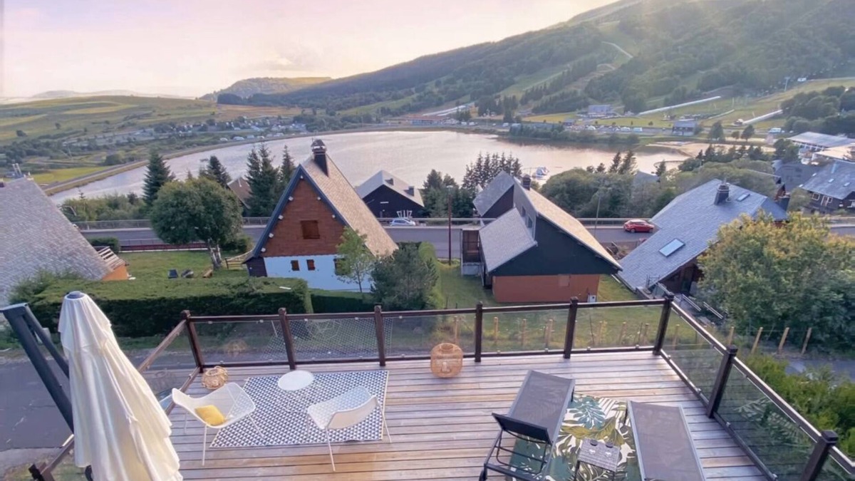 Besse-et-Saint-Anastaise Ski Chalet | ♡ 𝙲𝚑𝚊𝚕𝚎𝚝 𝙻𝚎 𝙵𝚊𝚕𝚐𝚘𝚞𝚡* ~ Panoramic view ~ Heart of resort