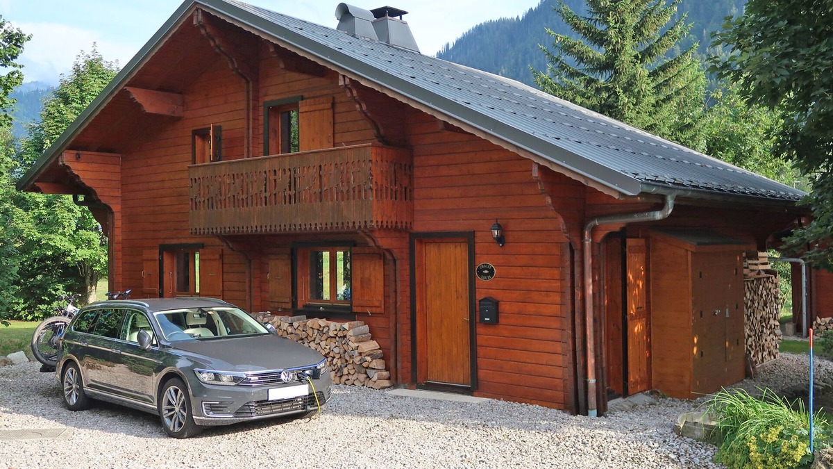 La Chapelle-d'Abondance Ski Chalet | Chalet Louis ground floor 1 bedroom open plan chalet that sleeps 2