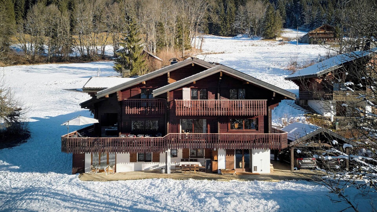 La Chapelle-d'Abondance Ski Chalet | Chalet Chavanette - spacious holiday home for 12 with spa - OVO Network