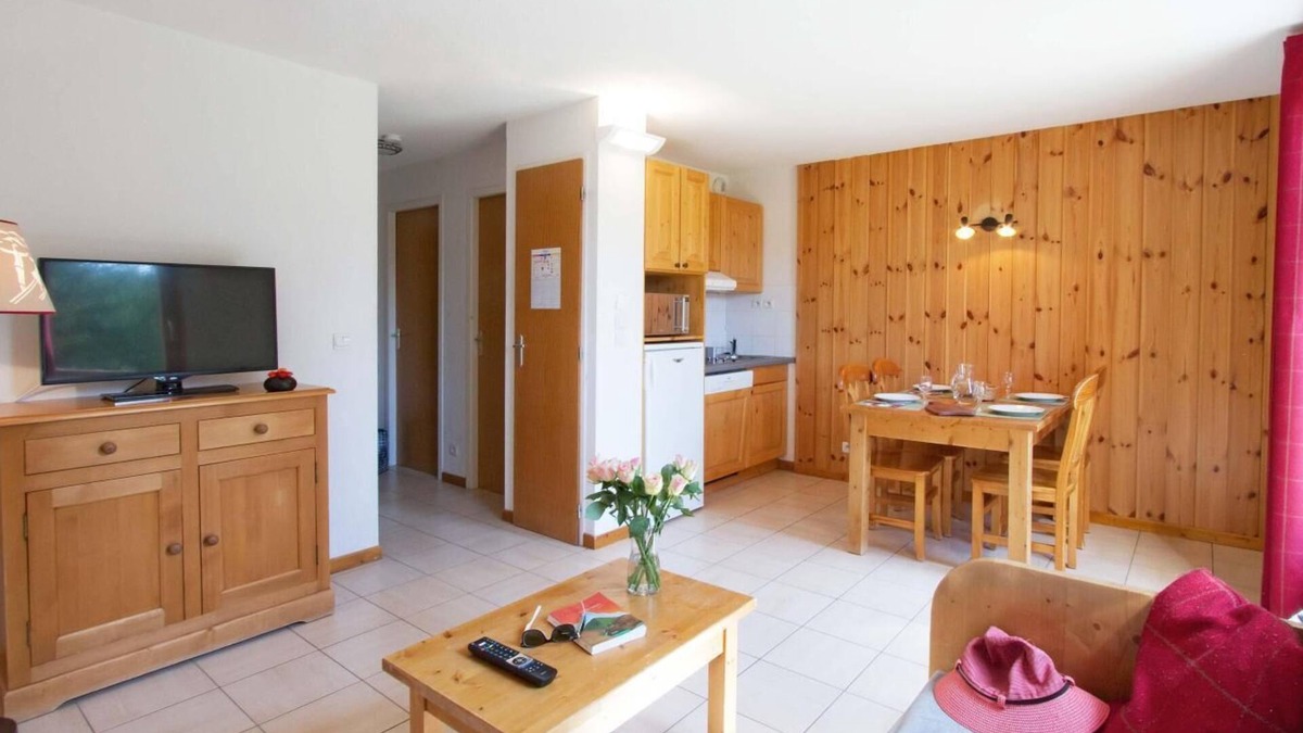Saint-Etienne-en-Devoluy Ski Chalet | Chalet, wifi, ski-in/ski-out & foot of the slopes, fitness, swimming pool, terrace, balcony, parking