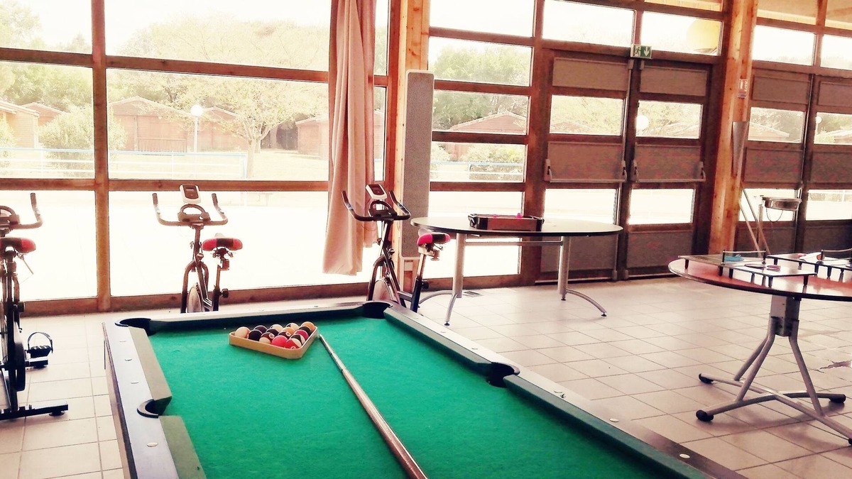 Vouneuil-sur-Vienne Ski Chalet | Chalet