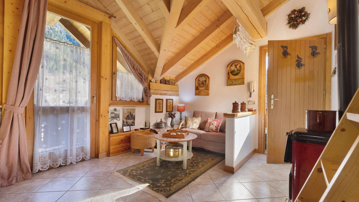 Ragoli Apartment | Chalet 'Fresia' with Mountain View, Shared Garden and Wi-Fi