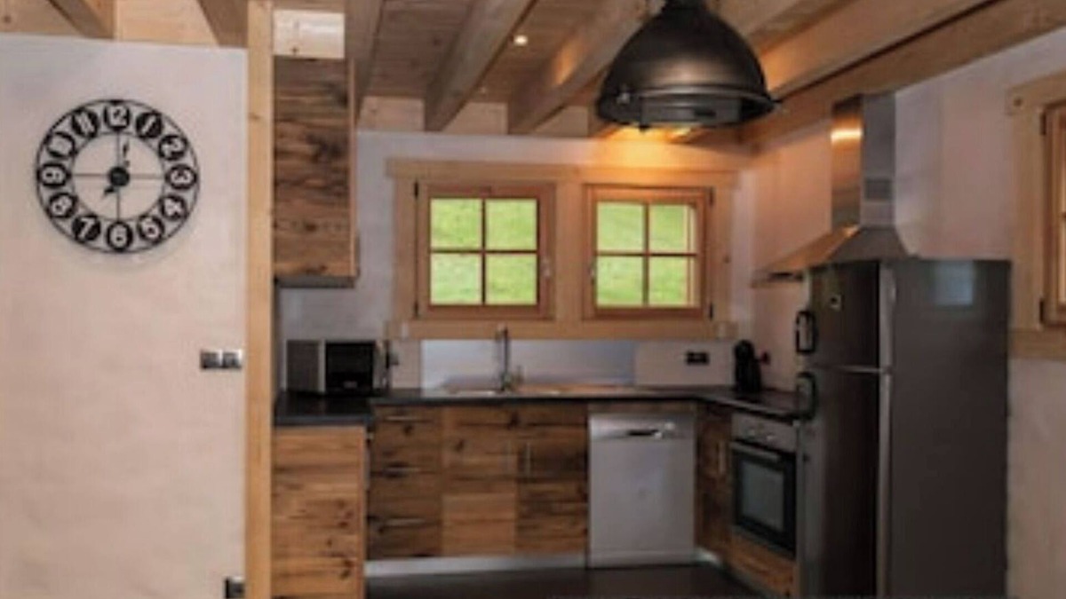 Beaufort Ski Chalet | Chalet Frison option Carole communicating 10 and 12 people (i.e. 22 people)