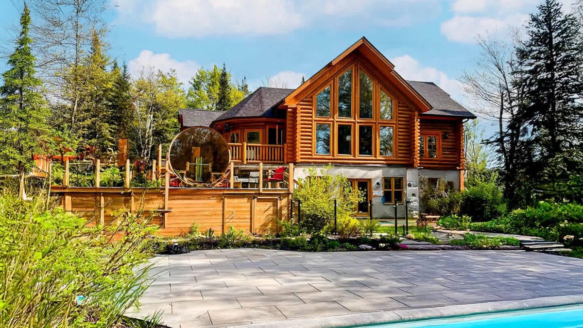 Mille-Isles Ski Chalet | Chalet Golden Bear at Fiddler Lake with spa, sauna, and private pool