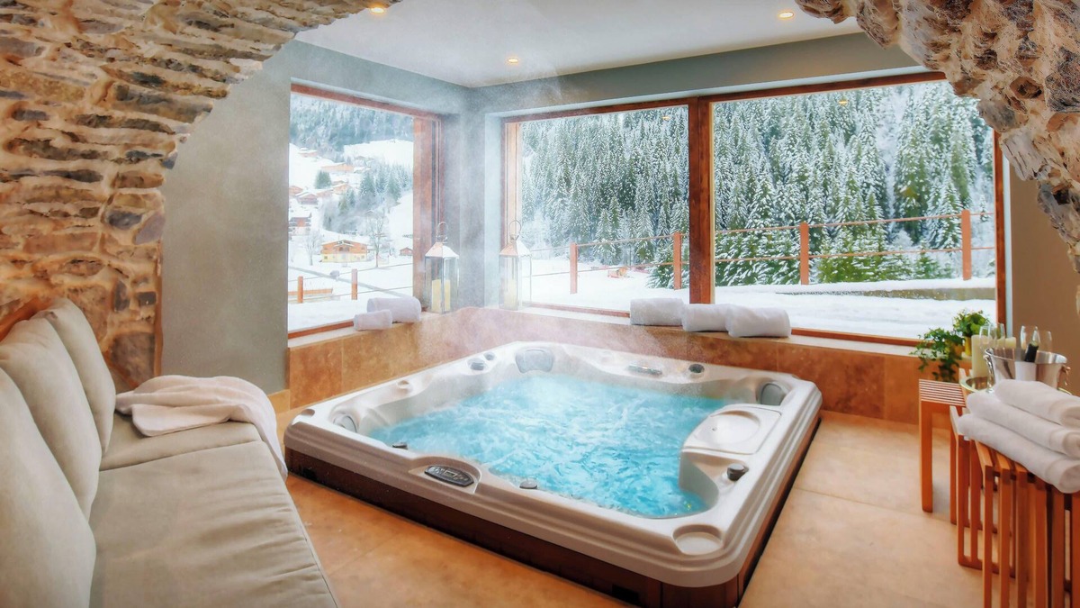 La Giettaz Ski Chalet | Chalet Goville - luxury alpine base for 15 sauna & hot tub - OVO Network