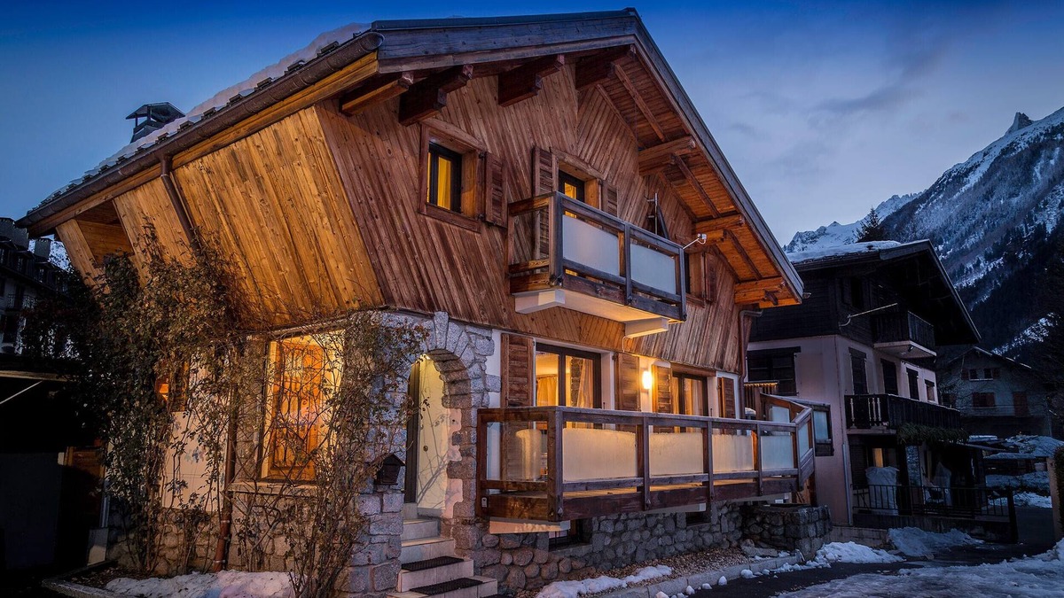 Chamonix City Centre Ski Chalet | Chalet Grand Cru for 10 people with Jacuzzi Chamonix Holidays