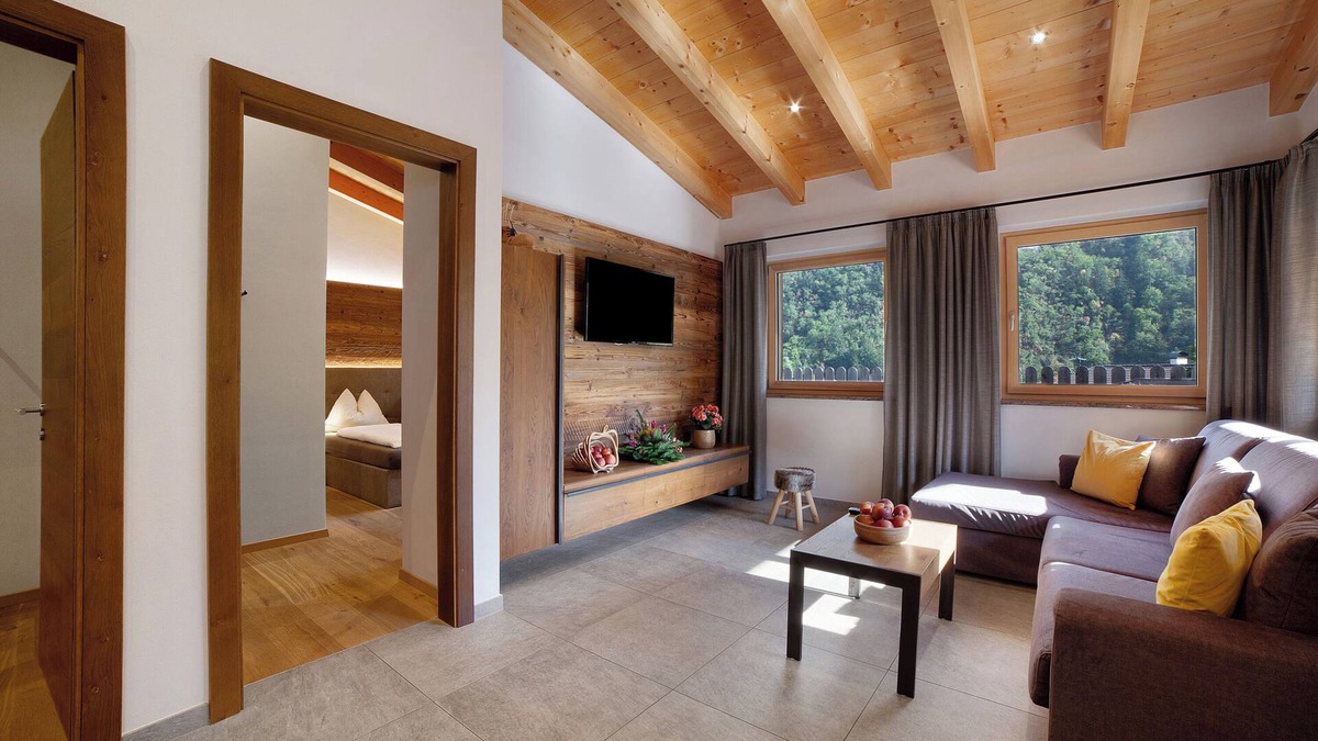 Rifiano Ski Chalet | Chalet 'Hortensie' with Mountain View, Shared Pool and Wi-Fi