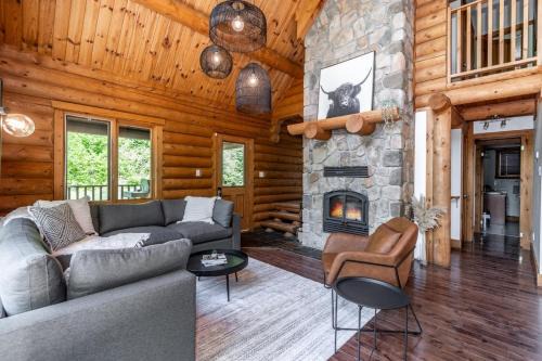 Labelle Ski Chalet | Chalet HURON 15 Guest EV Car