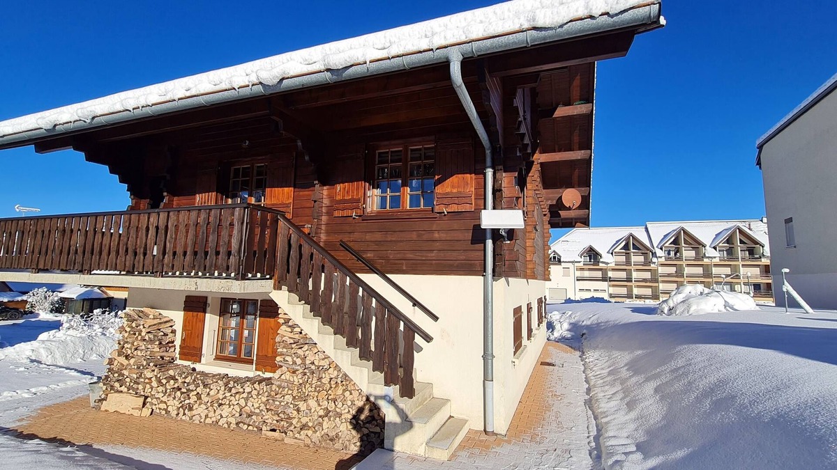 Premanon Ski Chalet | Chalet ideally located on the resort of Les Rousses.