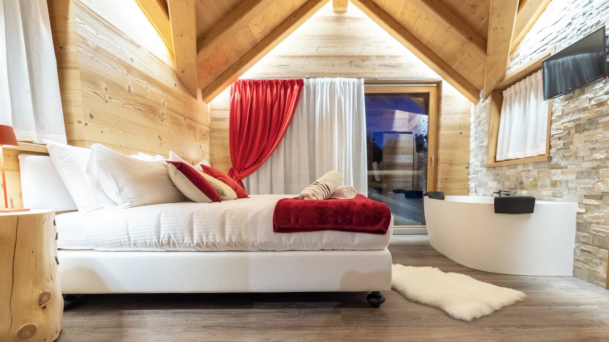 Teola Ski Chalet | "Chalet Imbosc'chè" with Mountain View, Garden & Wi-Fi