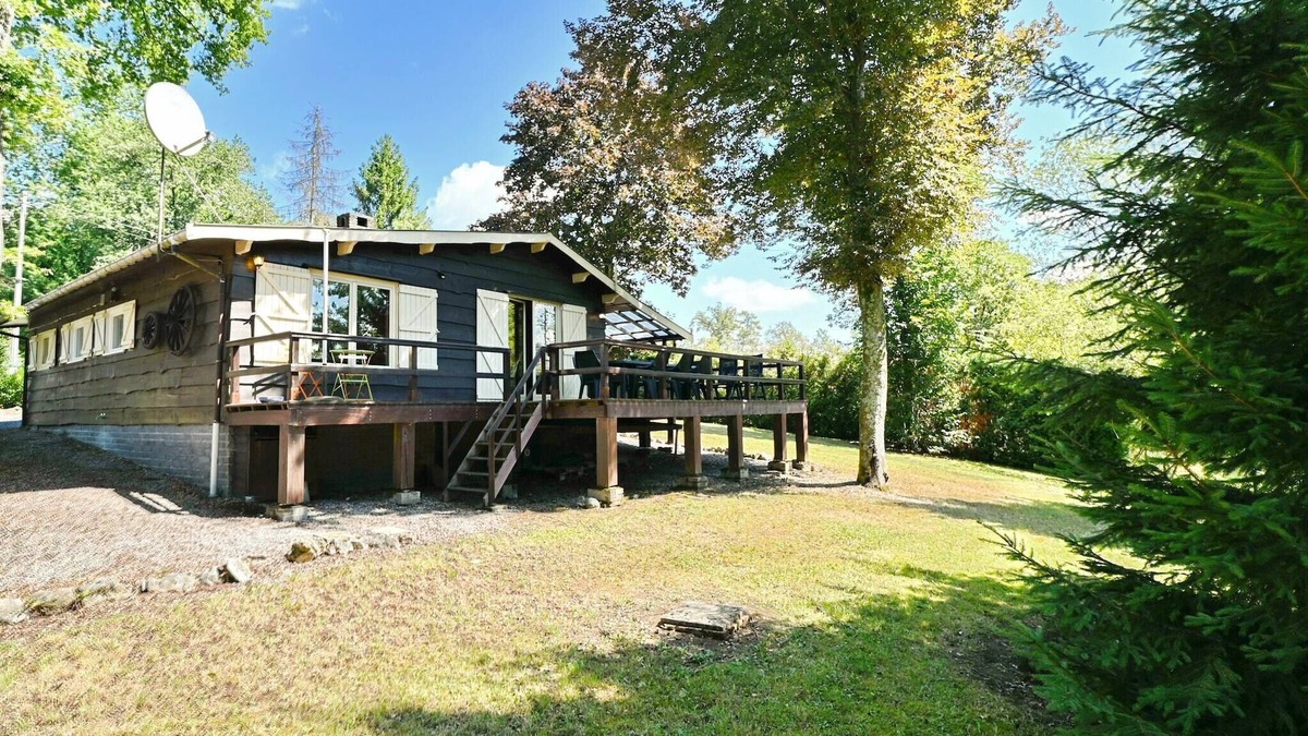 Biron House | Chalet in Biron with Large Garden near Durbuy