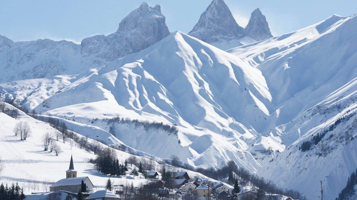 Saint-Sorlin-d'Arves Ski Chalet | Chalet in the heart of the Sybelles estate, with an exceptional panoramic view