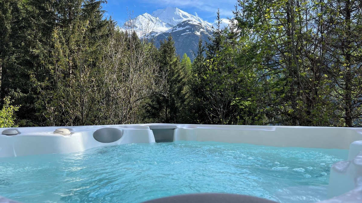 Sainte-Foy-Tarentaise Ski Chalet | Chalet in the heart of the resort, less than 4 minutes from the slopes, shops and restaurants.