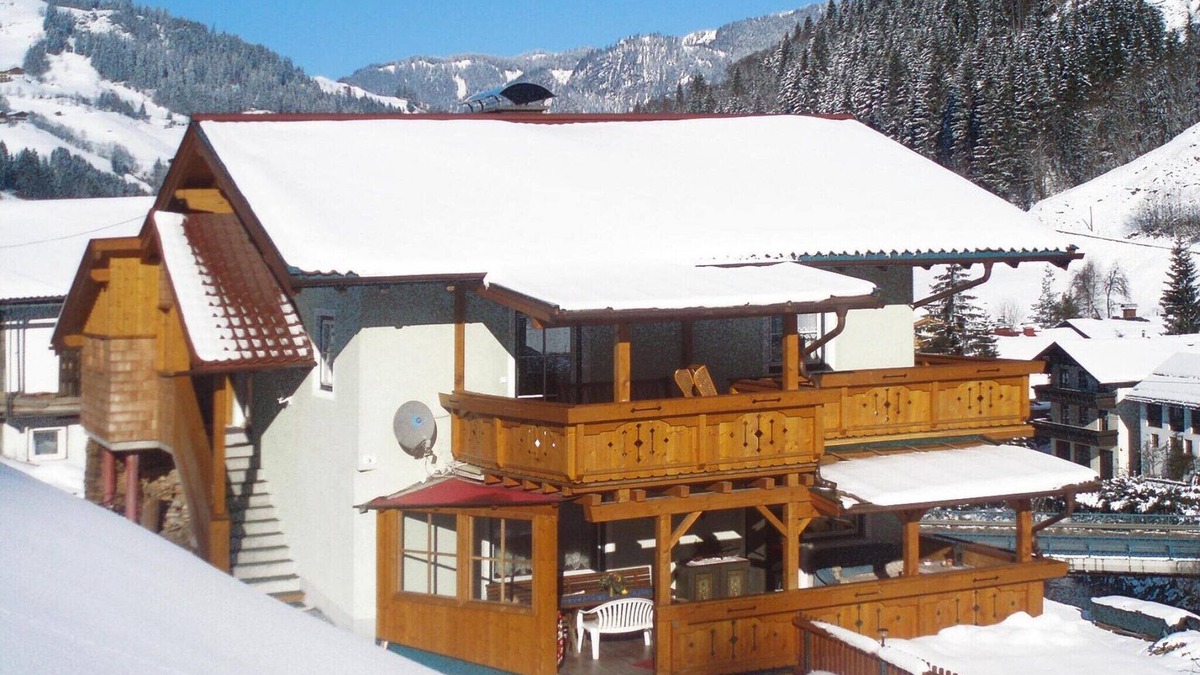 Grossarl Apartment | Chalet in Grossarltal with Panoramic Views