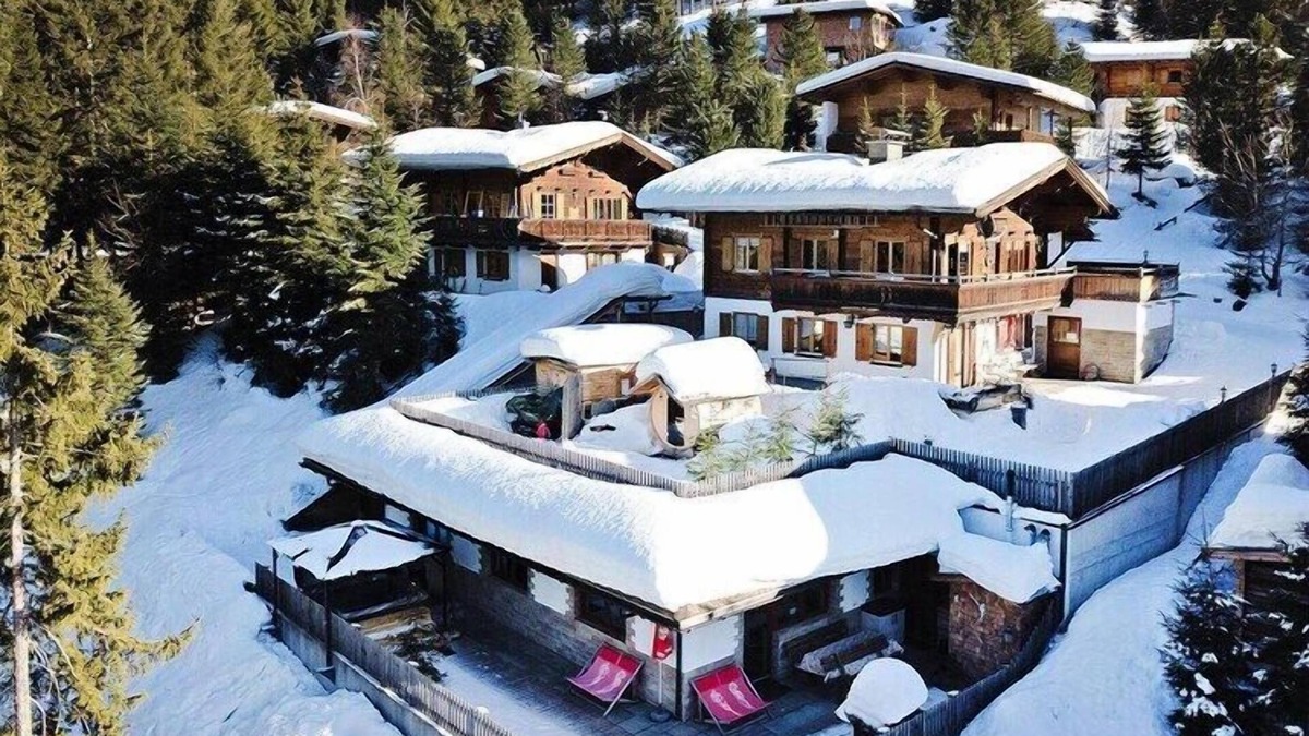 Fuegenberg Apartment | Chalet in Hochfügen near Ski Slopes
