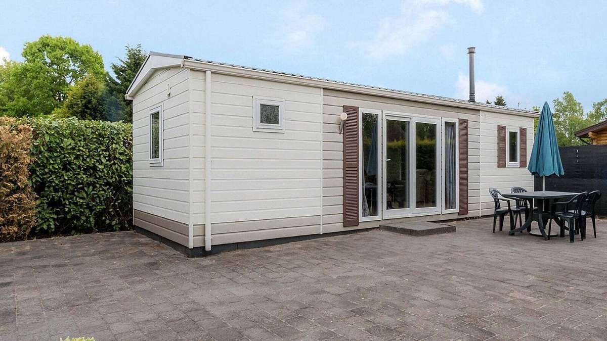 Baarle-Nassau Ski Chalet | Chalet in Holiday Park with Private Terrace
