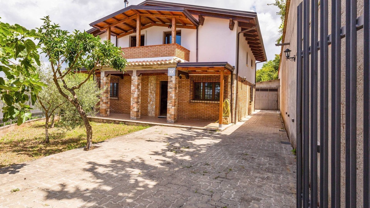 Motta Santa Lucia Ski Chalet | Chalet in Motta Santa Lucia in greenery