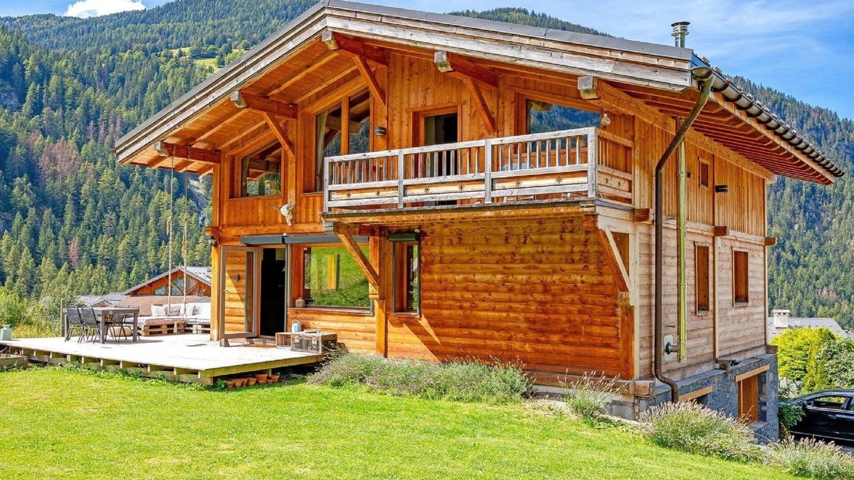 Nancroit Ski Chalet | Chalet in Moulin with Sauna & Stunning Views