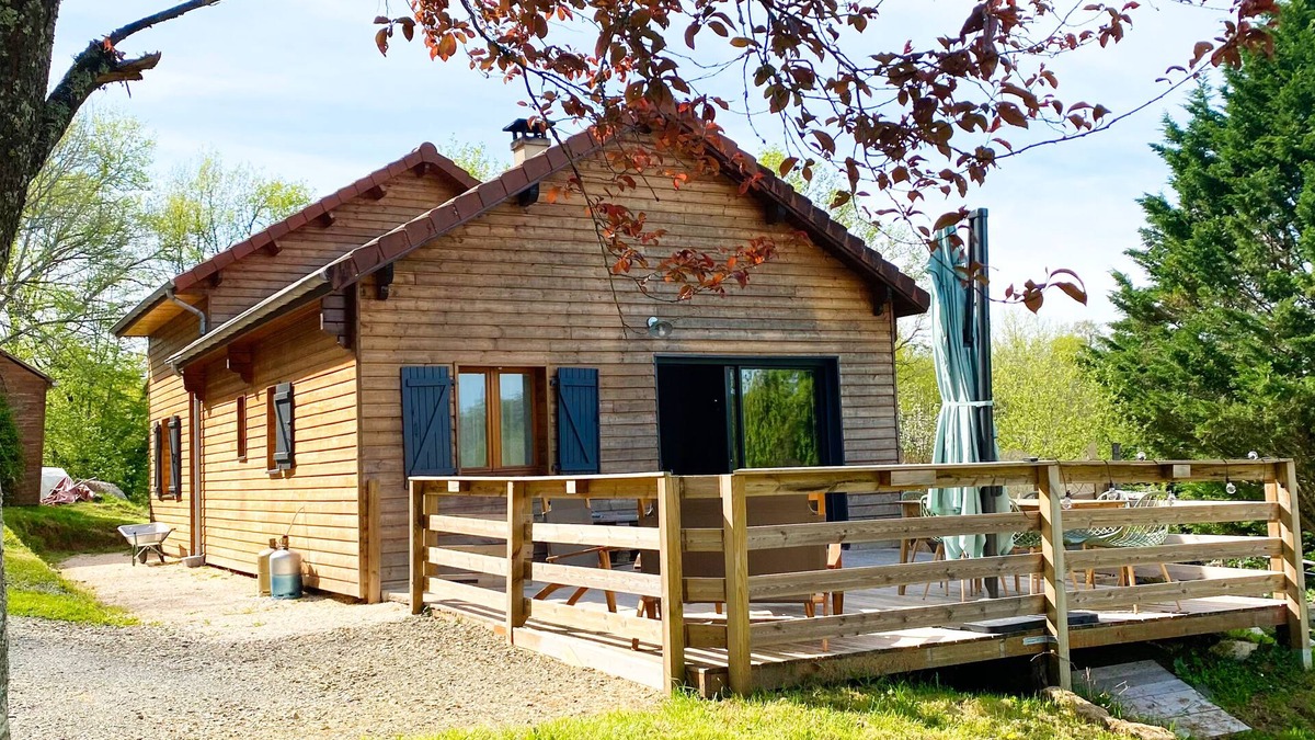 Rosiers-de-Juillac Ski Chalet | Chalet in the heart of nature with private pool