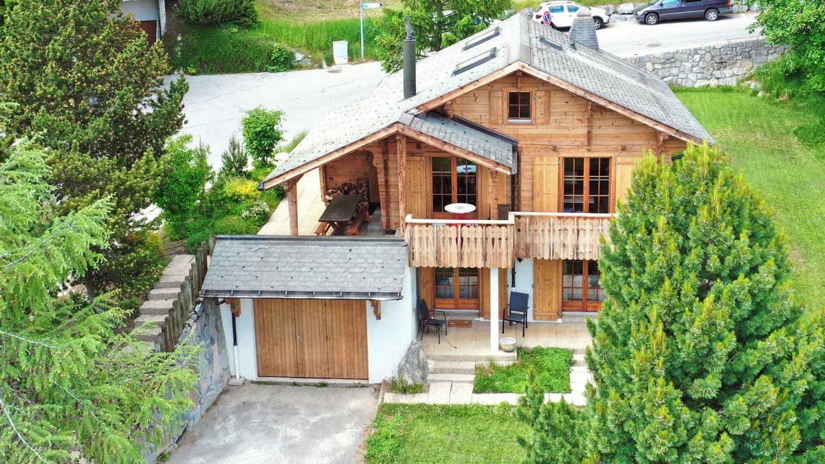 Anzere Ski Chalet | Chalet in the heart of Anzère, close to the Spa, with 3 bedrooms and 1 open mezzanine
