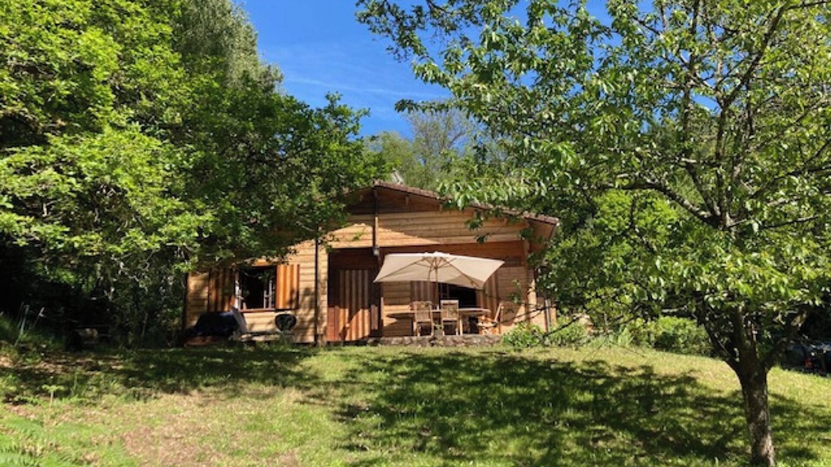 Compreignac Ski Chalet | 🌲 Chalet in the woods with private pond - near Lac de Saint-Pardoux